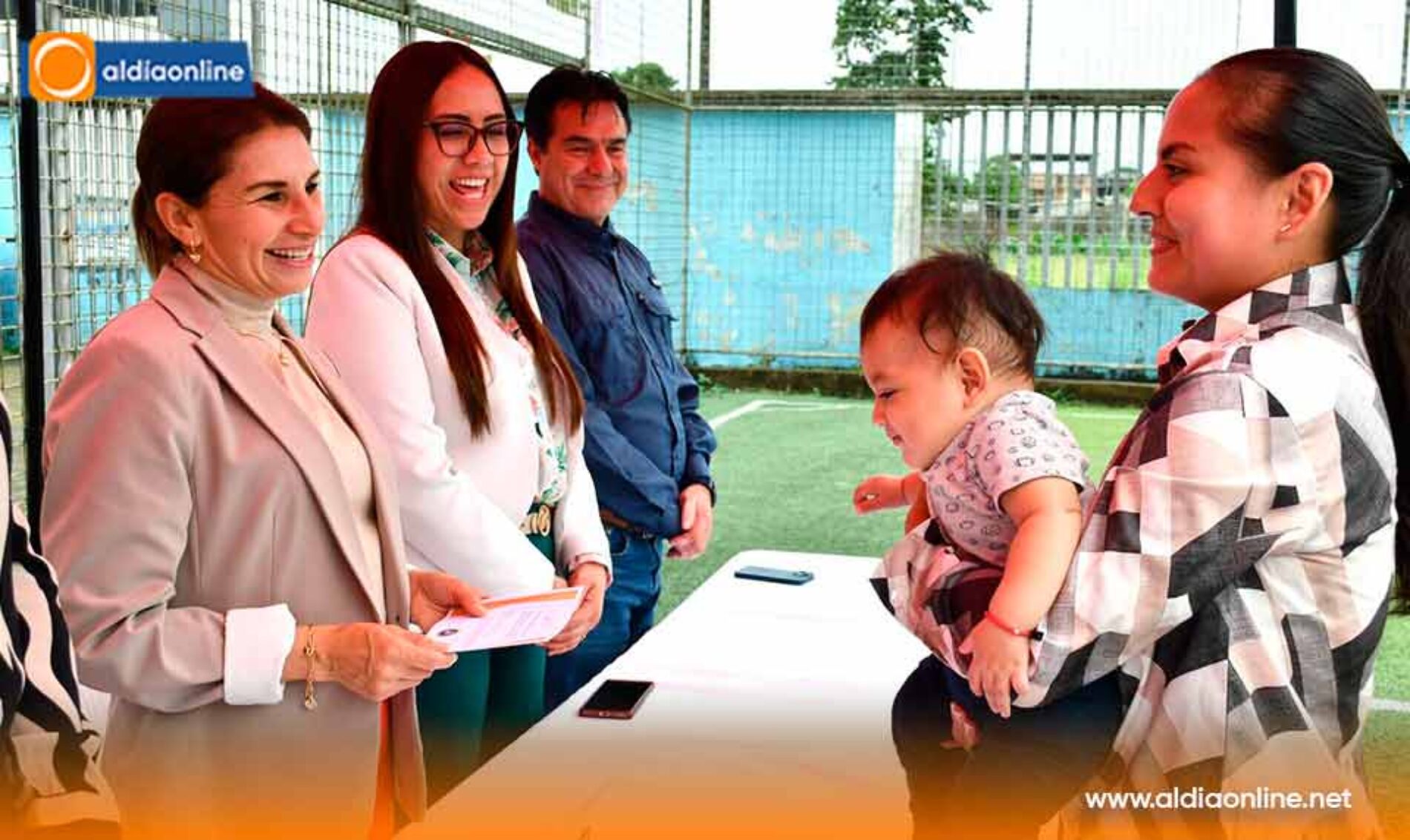 UTC ENTREGA BECAS Y AYUDAS ECONÓMICAS EN LA EXTENSIÓN LA MANÁ