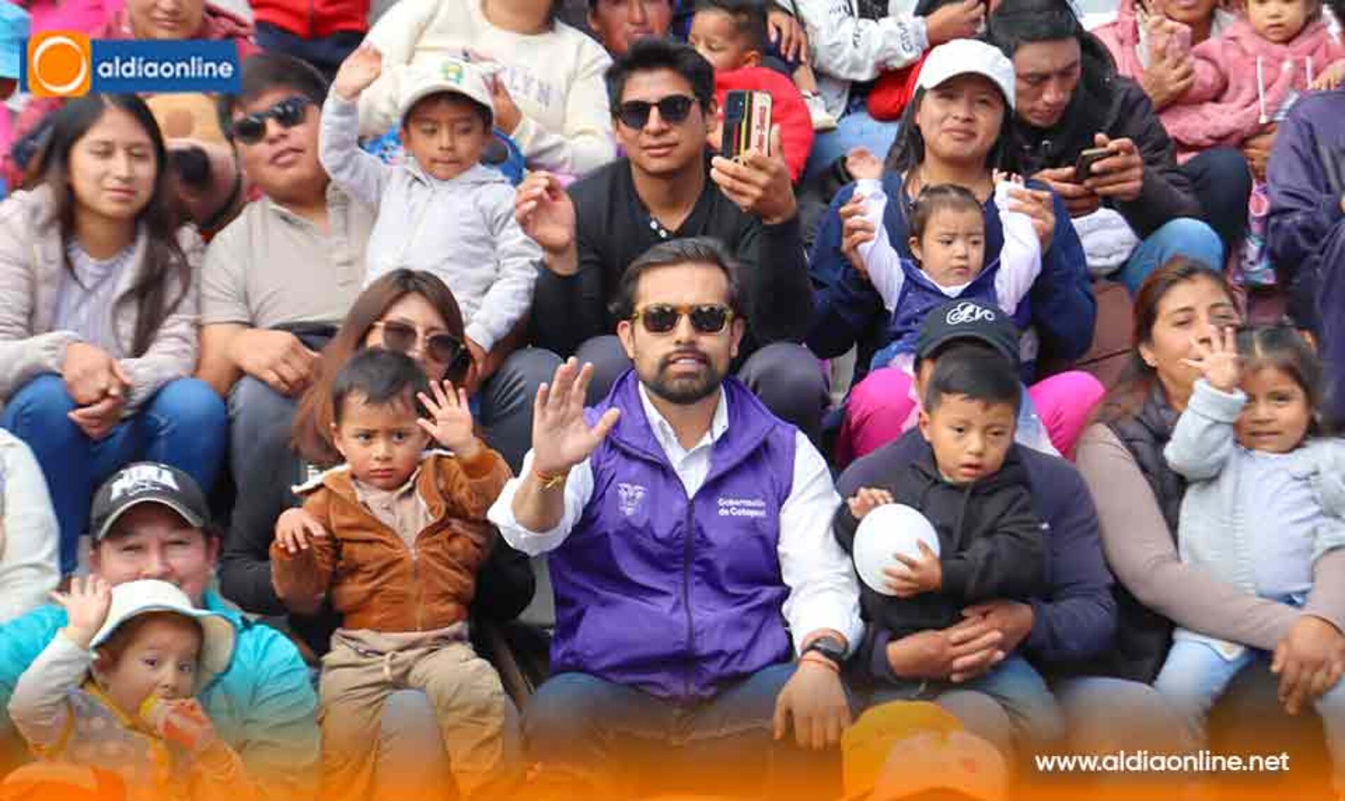 GOBERNADOR DE COTOPAXI RINDE HOMENAJE A NIÑOS Y NIÑAS EN SU DÍA