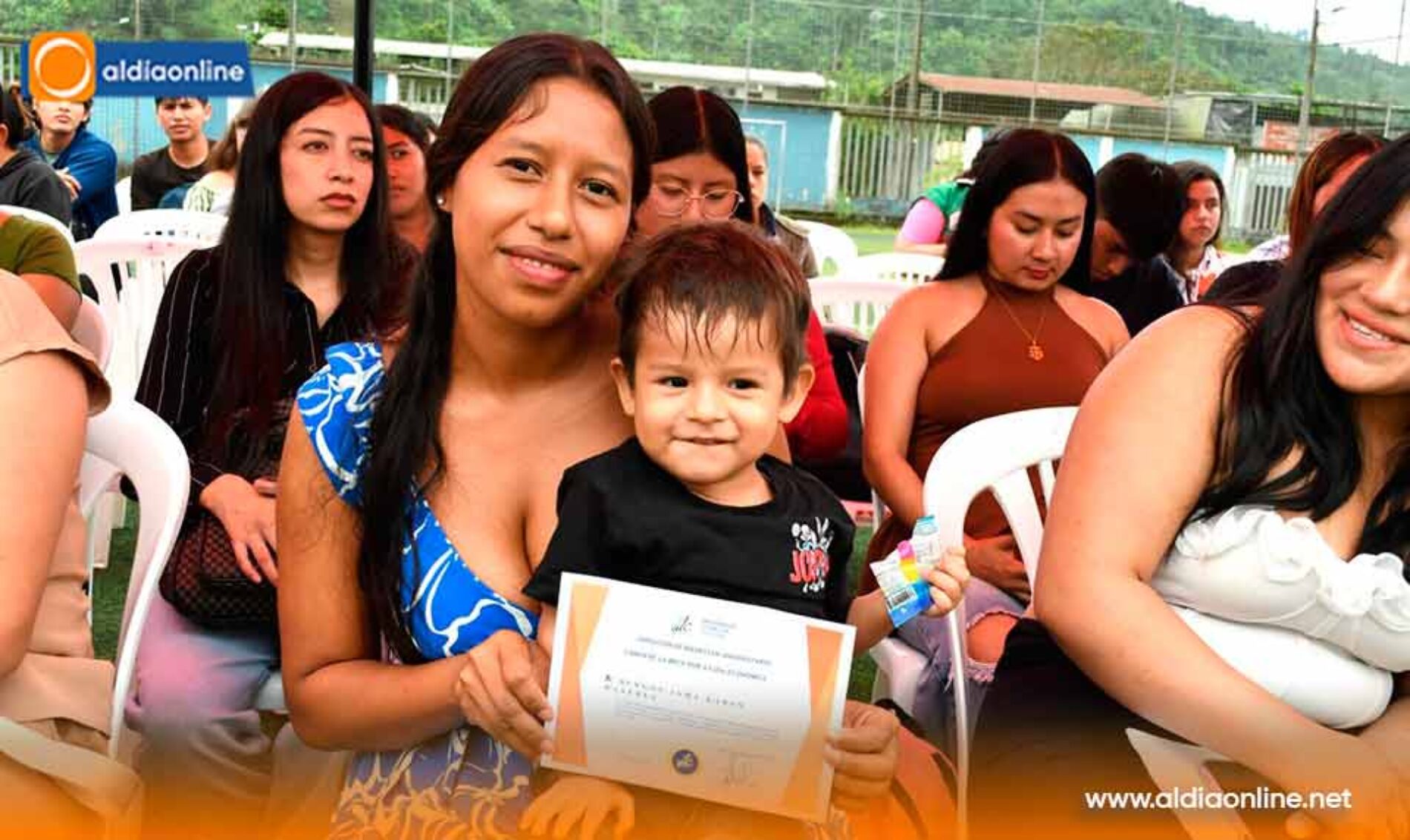 UTC ENTREGA BECAS Y AYUDAS ECONÓMICAS EN LA EXTENSIÓN LA MANÁ