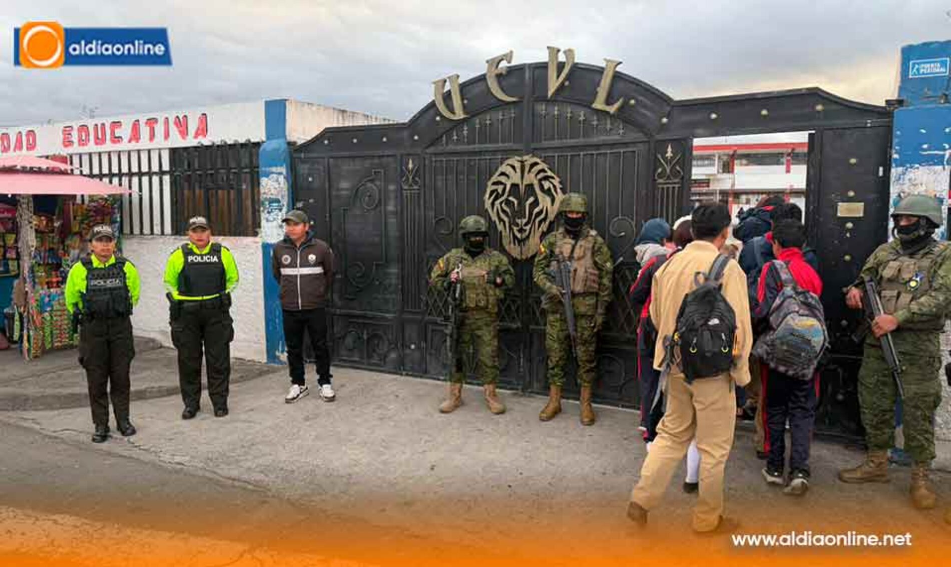 GOBERNADOR DE COTOPAXI REFUERZA CONTROLES DE SEGURIDAD EN LA UNIDAD EDUCATIVA VICENTE LEÓN