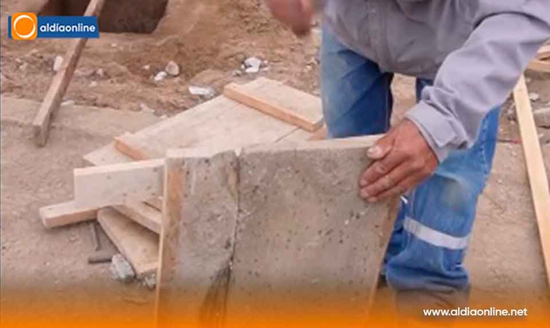 INICIA CONSTRUCCIÓN DE 1,5 KILÓMETROS DE ACERAS EN EL BARRIO SAN MARCOS SALCEDO MEDIANTE TRABAJO CONJUNTO CON LA PREFECTURA