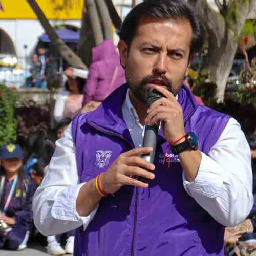 GOBERNADOR DE COTOPAXI RINDE HOMENAJE A NIÑOS Y NIÑAS EN SU DÍA