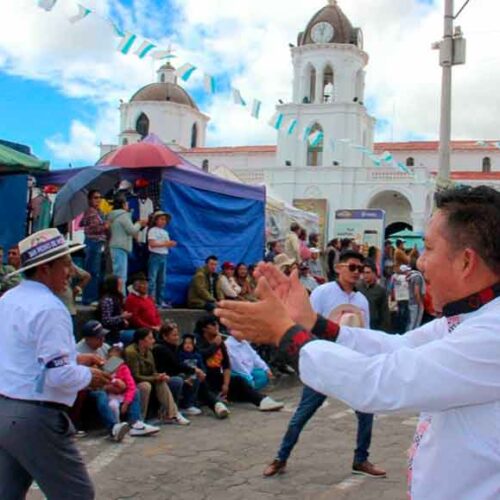 GEOVANNY CÓNDOR PARTICIPA EN LAS FESTIVIDADES DE SAN PEDRITO JUNTO A MORADORES DEL BARRIO MONJAS