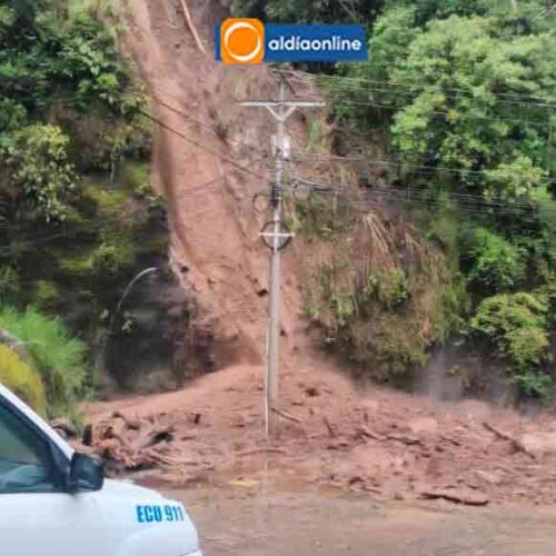 DESLAVE BLOQUEA POR COMPLETO LA VÍA BAÑOS–PUYO Y GENERA ALERTA EN RÍO VERDE