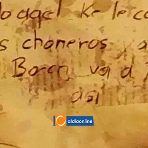 HALLAN CADÁVER CON MENSAJE ATRIBUIDO A GRUPOS DELICTIVOS EN TIOBAMBA, MORADORES EXIGEN MAYOR SEGURIDAD