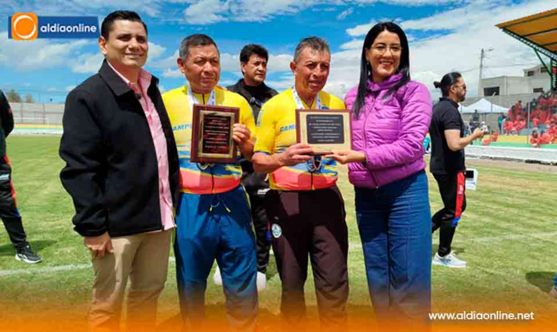 MINISTRA DE EDUCACIÓN Y DEPORTES HIZO ENTREGA ESTADIO DE LIGA CANTONAL DE SAQUISILÍ REPOTENCIADO (Video)