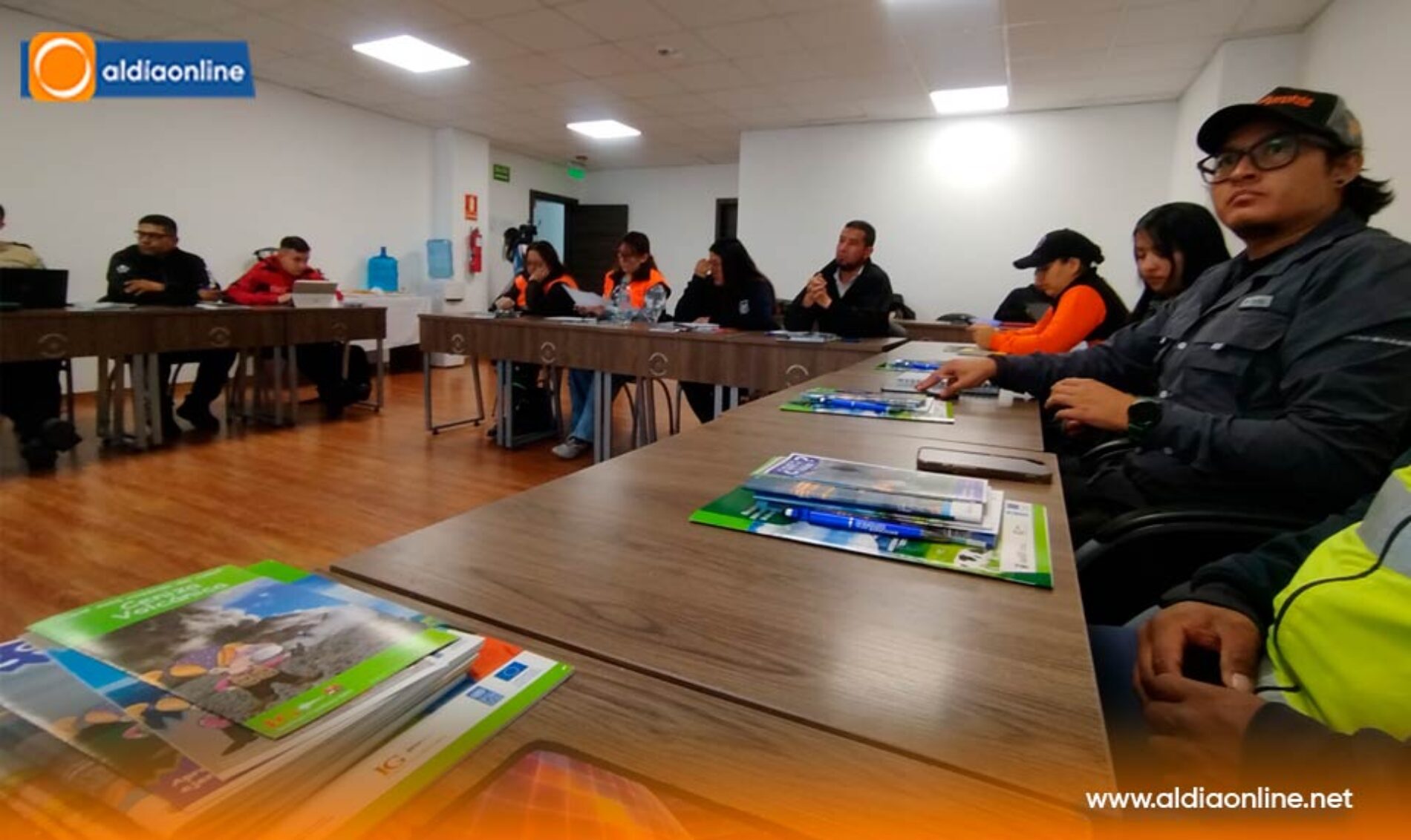 INFORMACIÓN OPORTUNA, VIDAS SEGURAS  COMUNICADORES SE CAPACITAN EN  GESTIÓN DE CRISIS VOLCÁNICA