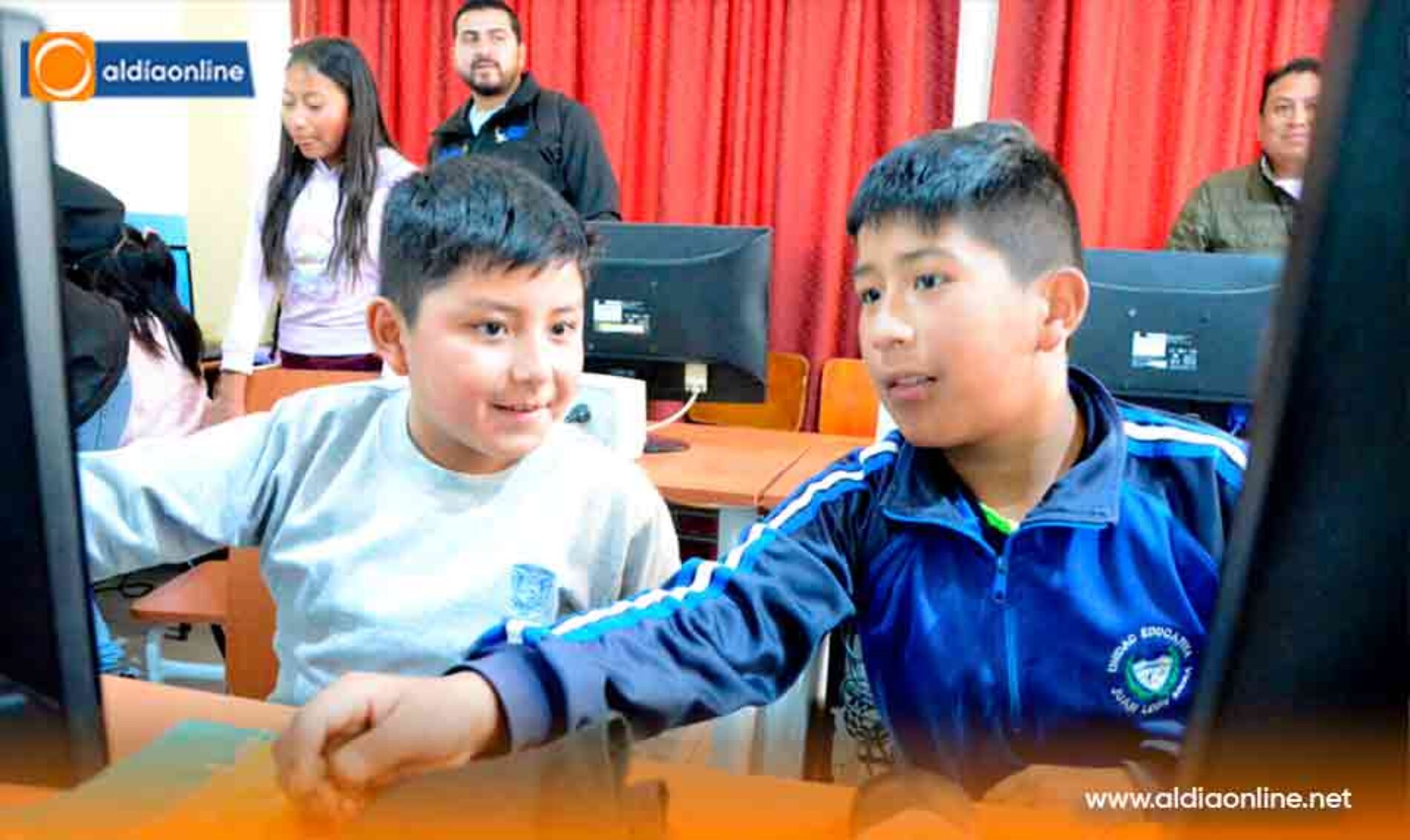 U. E. JUAN LEÓN MERA DE JOSEGUANGO ALTO RECIBE EQUIPO DE COMPUTO DE LA MUNICIPALIDA DE LATACUNGA (Video)