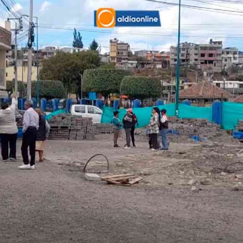 OBRA INCONCLUSA MOTIVA A MORADORES DE BARRIO LA LAGUNA A MOVILIZARSE AL MUNICIPIO PARA SER ESCUCHADOS Y ATENDIDOS