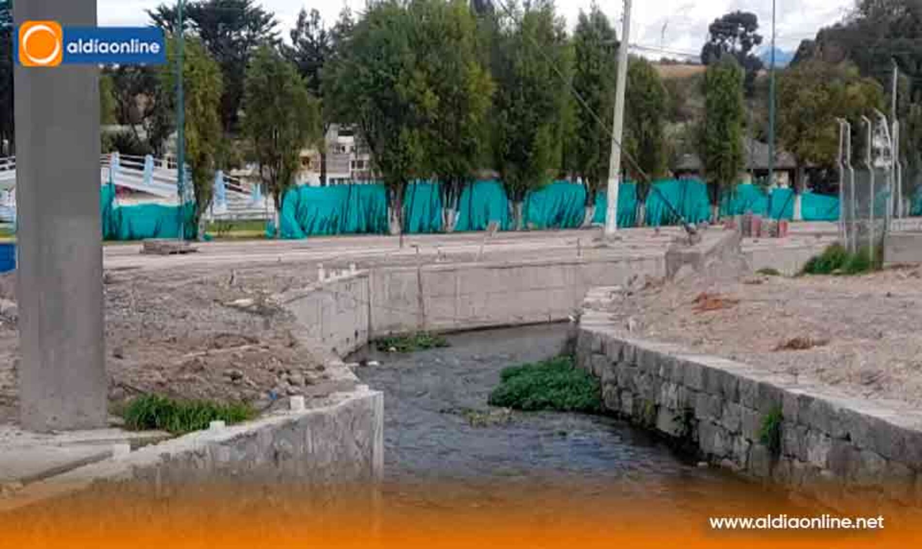 OBRA INCONCLUSA MOTIVA A MORADORES DE BARRIO LA LAGUNA A MOVILIZARSE AL MUNICIPIO PARA SER ESCUCHADOS Y ATENDIDOS