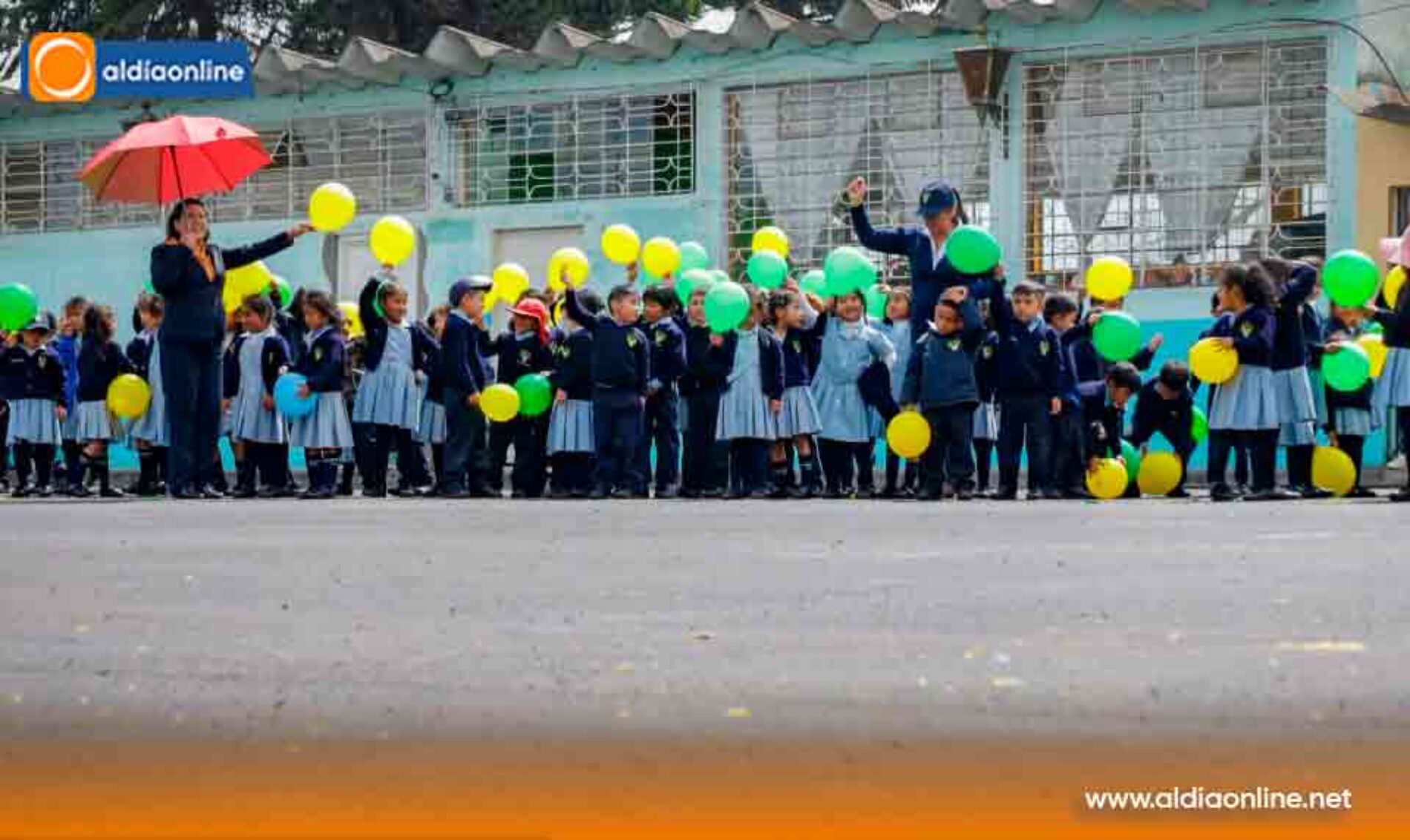 ASFALTADO DE PATIO DE UNIDAD EDUCATIVA DE  MÁS DE 2.600 M² RENOVADOS PARA EL DESARROLLO DE ESTUDIANTES