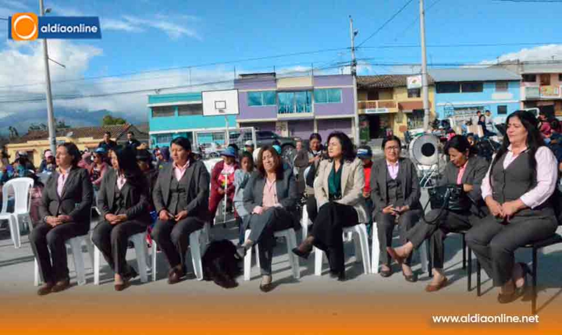U. E. JUAN LEÓN MERA DE JOSEGUANGO ALTO RECIBE EQUIPO DE COMPUTO DE LA MUNICIPALIDA DE LATACUNGA (Video)