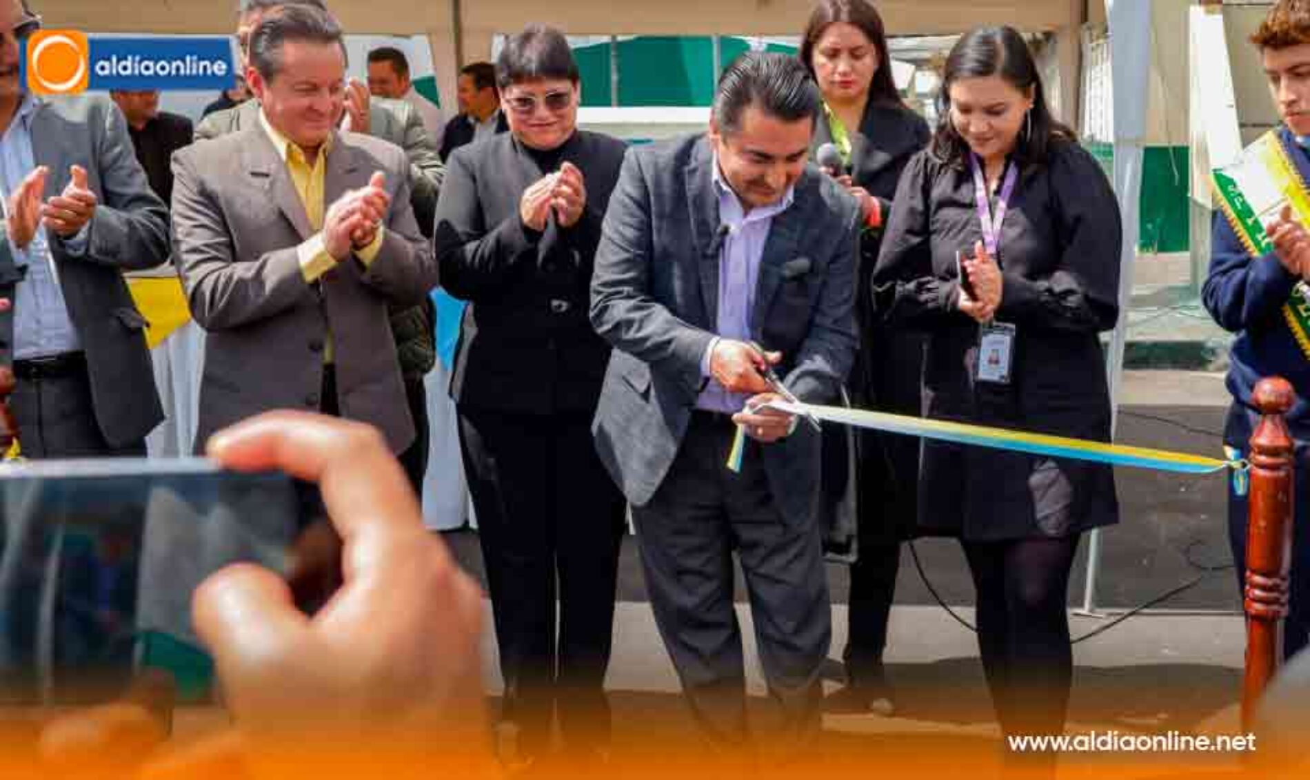 ASFALTADO DE PATIO DE UNIDAD EDUCATIVA DE  MÁS DE 2.600 M² RENOVADOS PARA EL DESARROLLO DE ESTUDIANTES