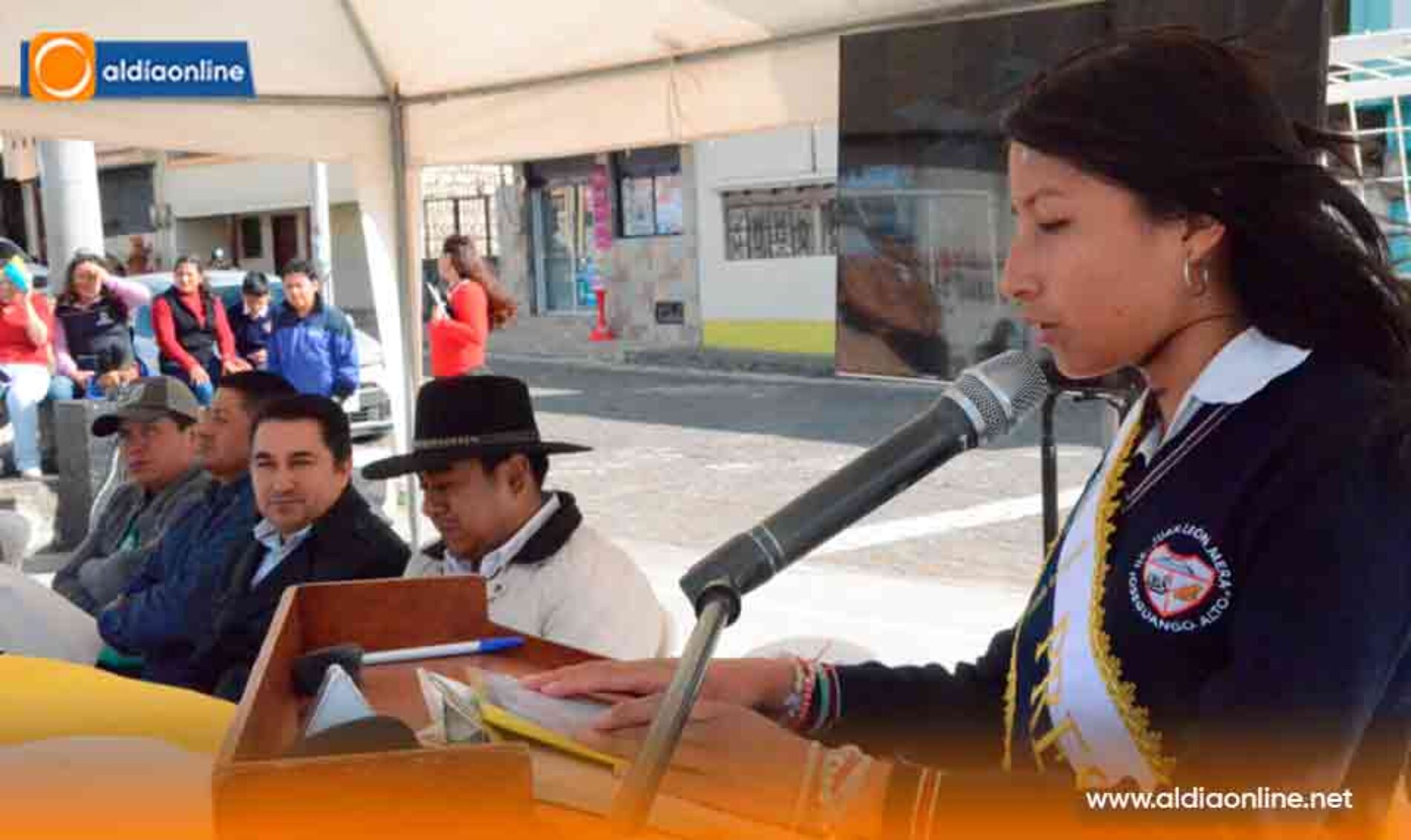 U. E. JUAN LEÓN MERA DE JOSEGUANGO ALTO RECIBE EQUIPO DE COMPUTO DE LA MUNICIPALIDA DE LATACUNGA (Video)