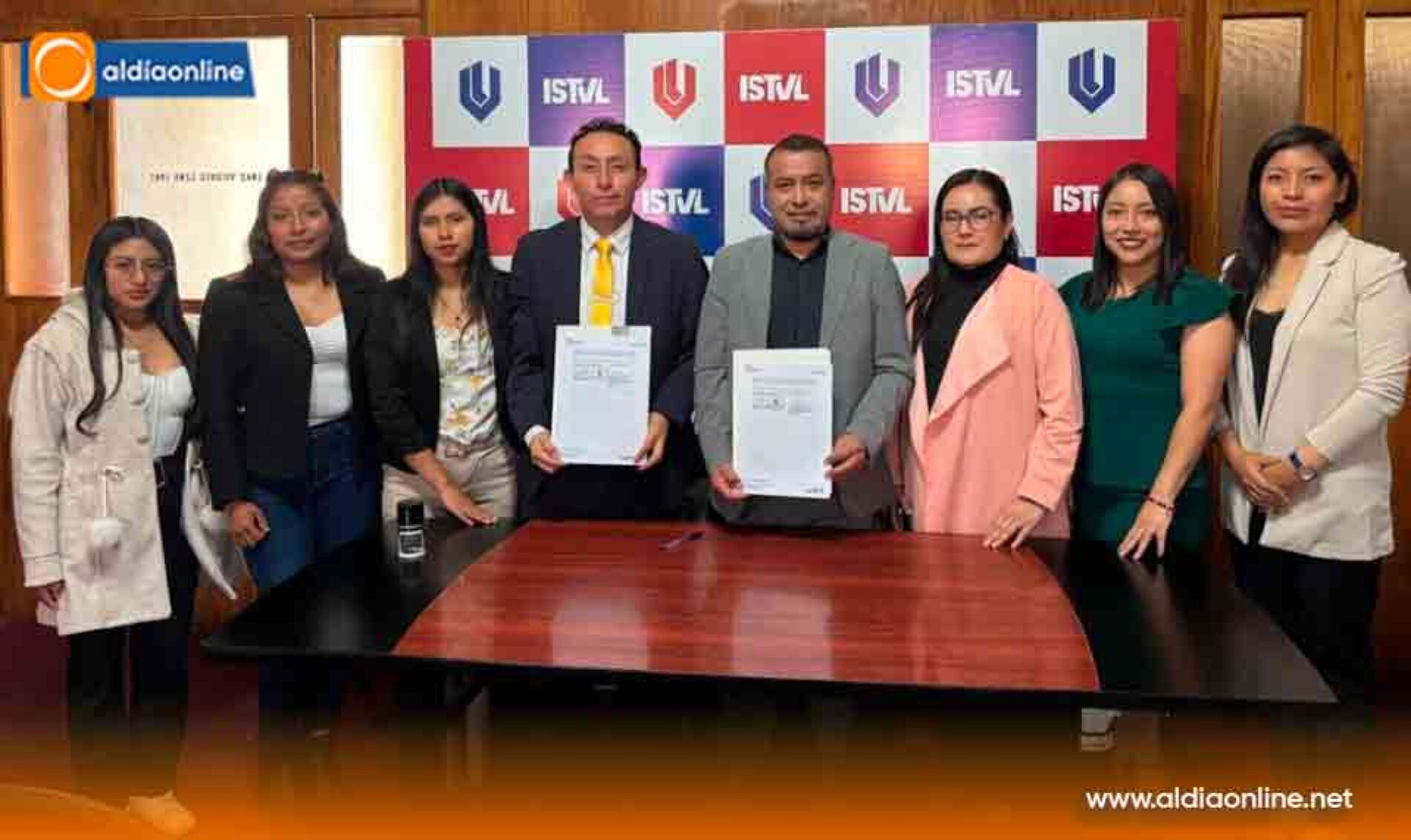 FIRMAN CONVENIO IST VICENTE LEÓN Y GAD. PASTOCALLE PARA FORTALECER EL PROGRESO DE LA PARROQUIA