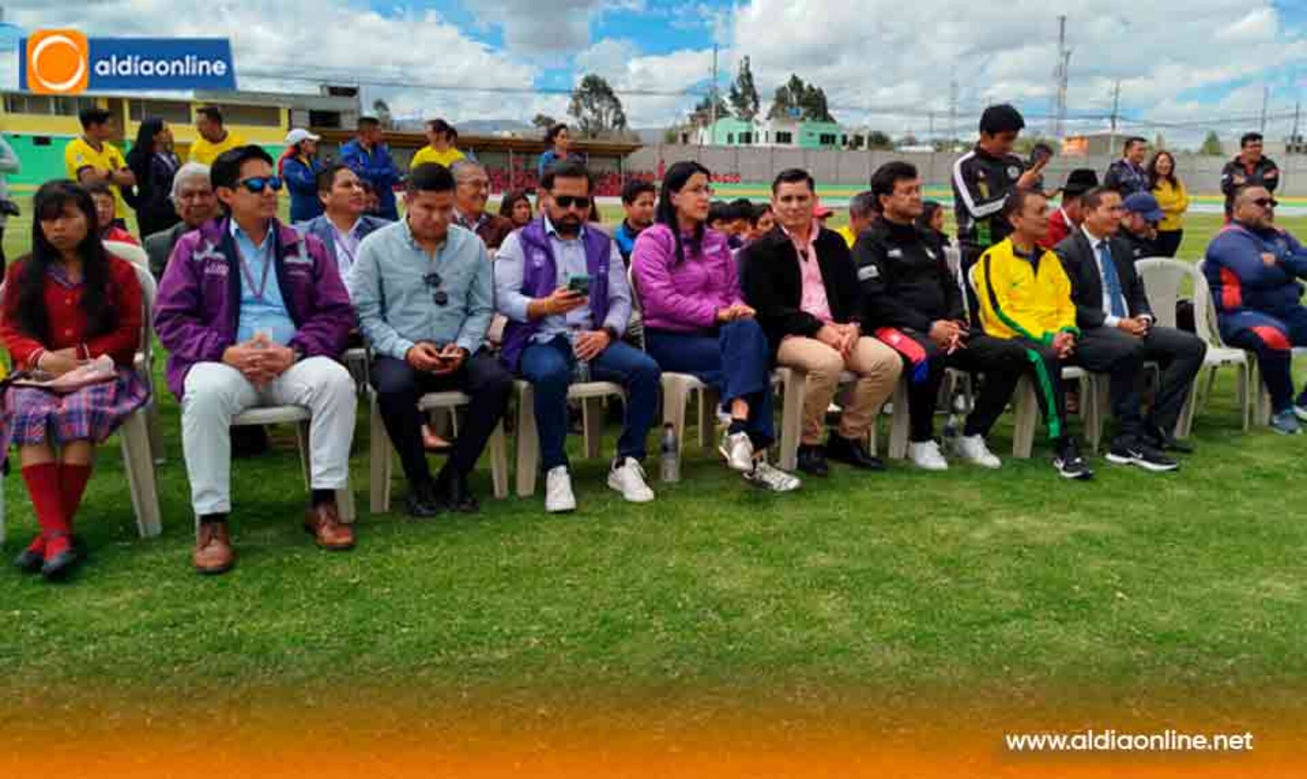 MINISTRA DE EDUCACIÓN Y DEPORTES HIZO ENTREGA ESTADIO DE LIGA CANTONAL DE SAQUISILÍ REPOTENCIADO (Video)