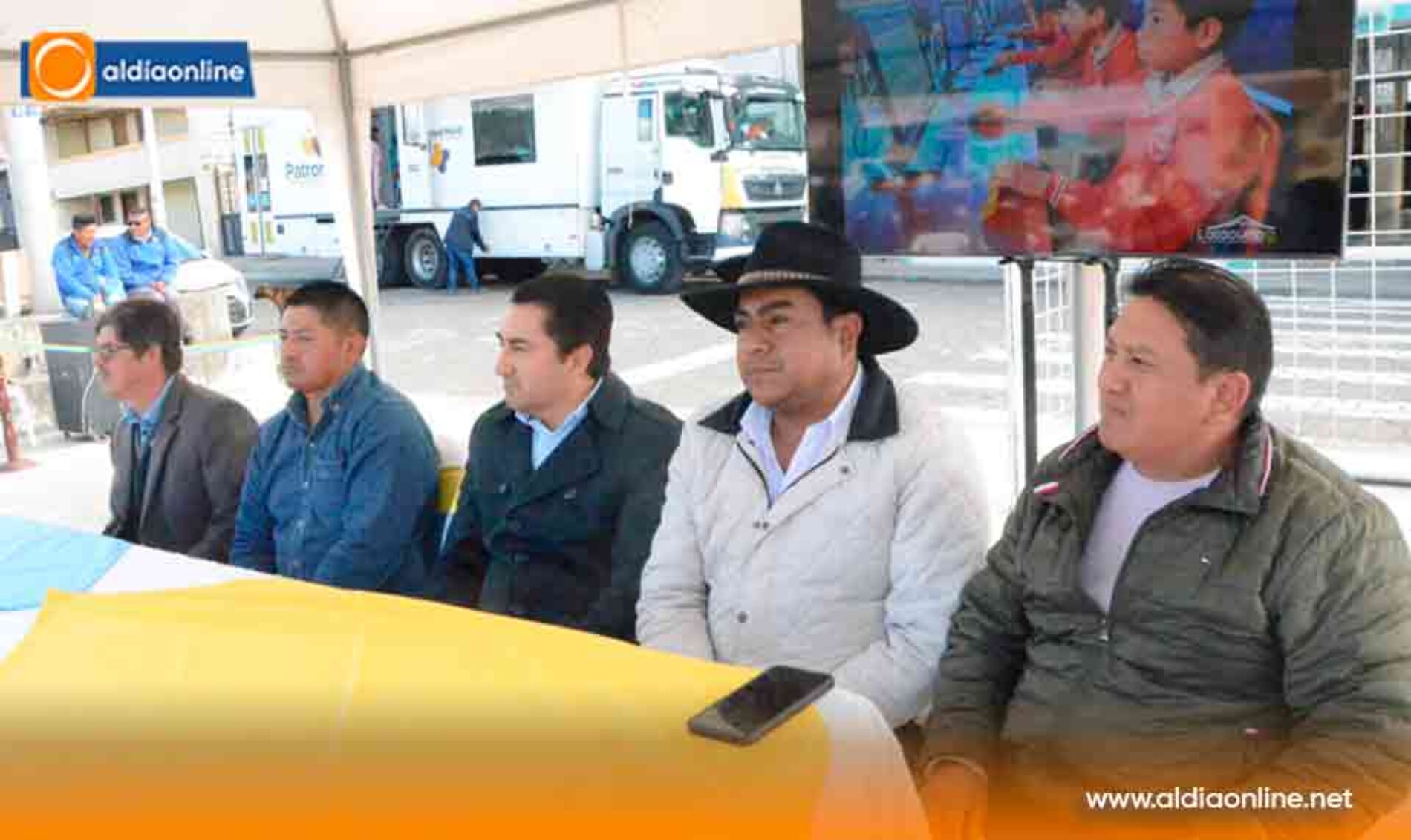 U. E. JUAN LEÓN MERA DE JOSEGUANGO ALTO RECIBE EQUIPO DE COMPUTO DE LA MUNICIPALIDA DE LATACUNGA (Video)