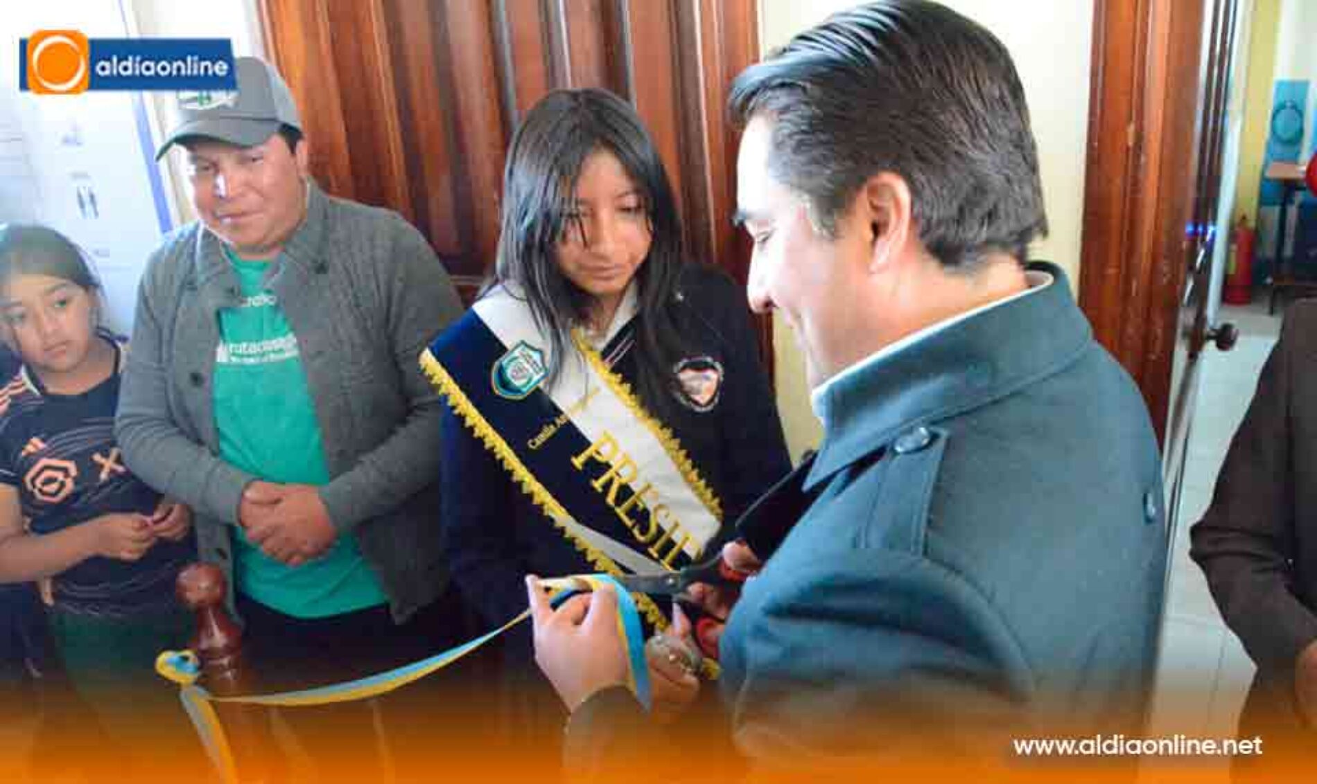 U. E. JUAN LEÓN MERA DE JOSEGUANGO ALTO RECIBE EQUIPO DE COMPUTO DE LA MUNICIPALIDA DE LATACUNGA (Video)