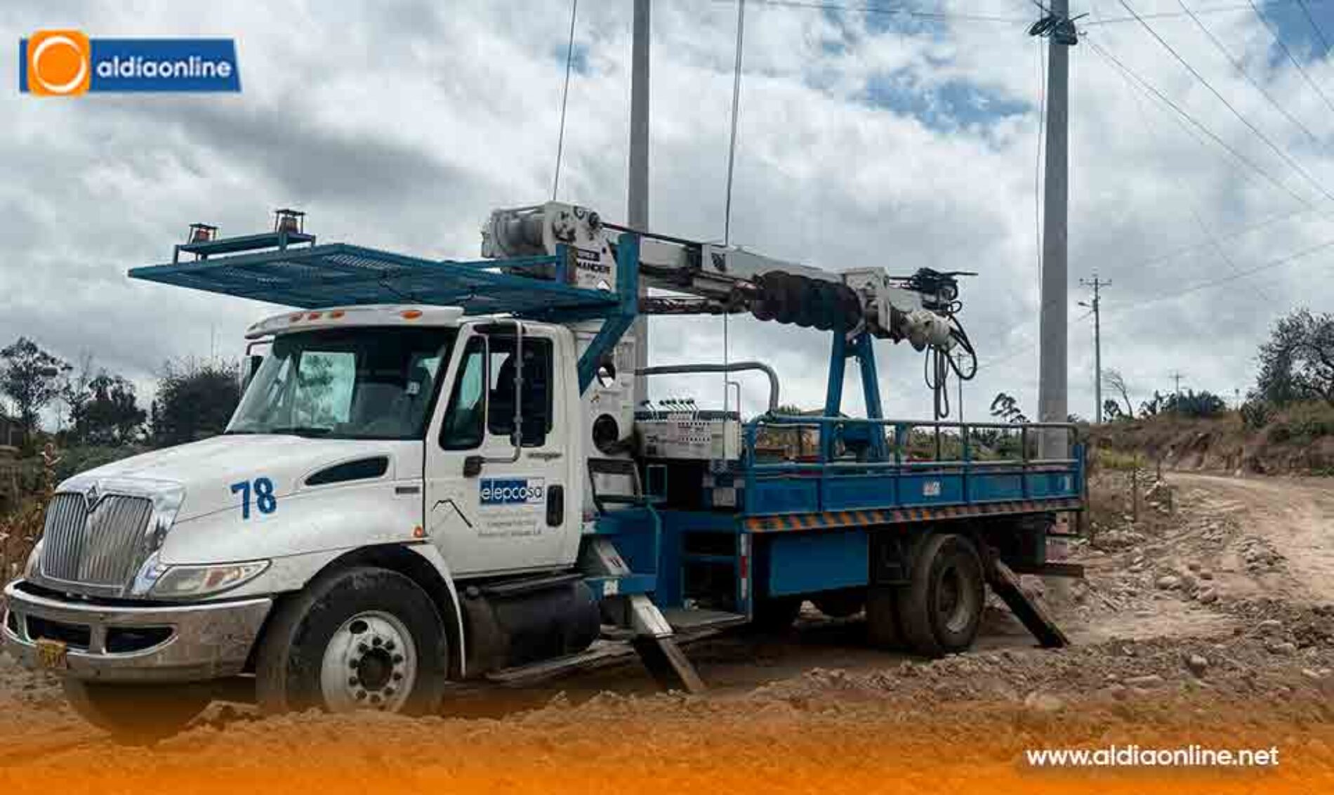 ELEPCO EJECUTA REUBICACIÓN DE POSTES PARA FORTALECER EL SERVICIO ELÉCTRICO EN LA COMUNIDAD ALPAMALAG EL RELLENO