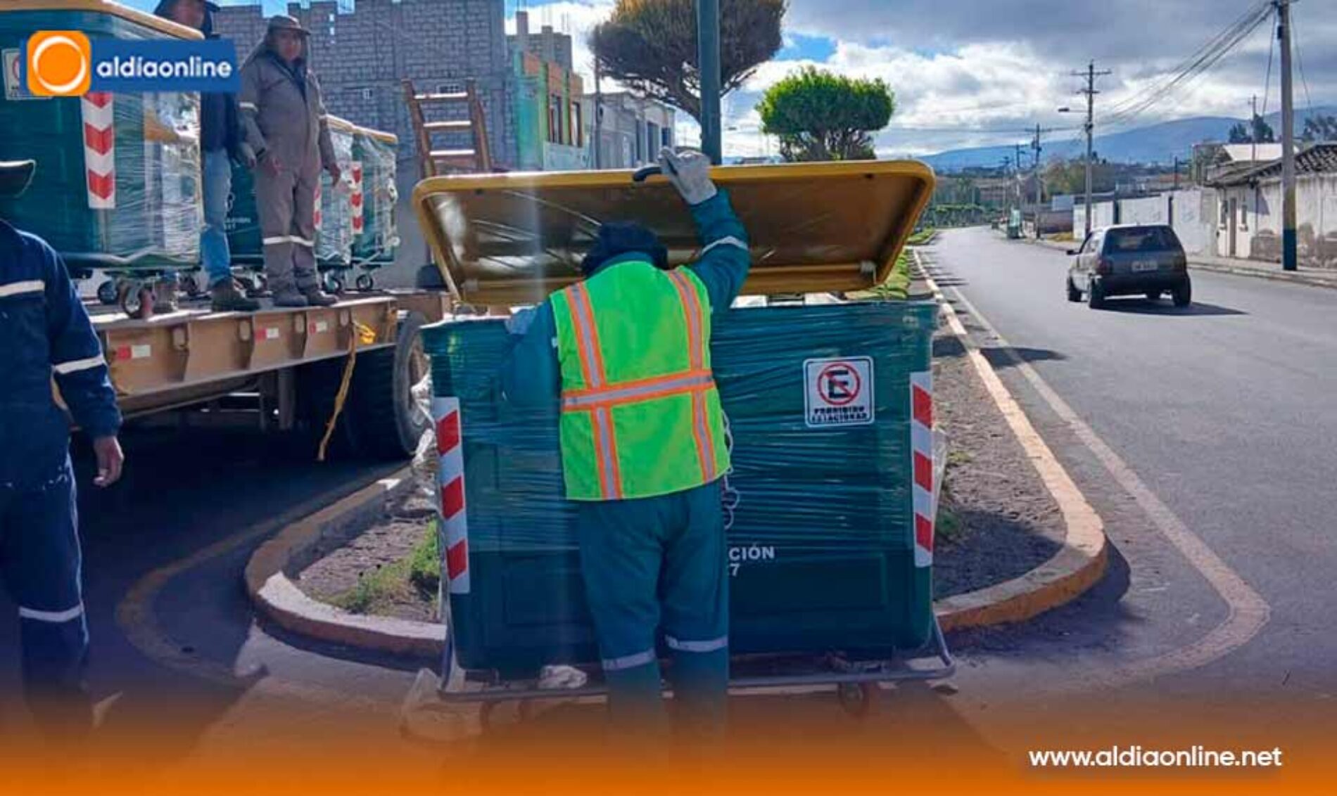 GADMIC SAQUISILÍ RENUEVA CONTENEDORES DE BASURA EN EL CENTRO DE LA CIUDAD Y BARRIOS PERIFÉRICOS