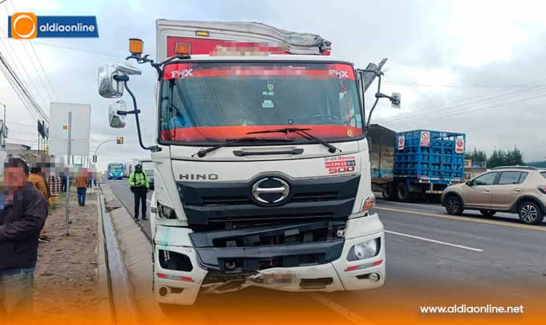 TRES VEHÍCULOS COLISIONAN EN EL INGRESO A UNAMUNCHO Y DEJAN UNA PERSONA HERIDA
