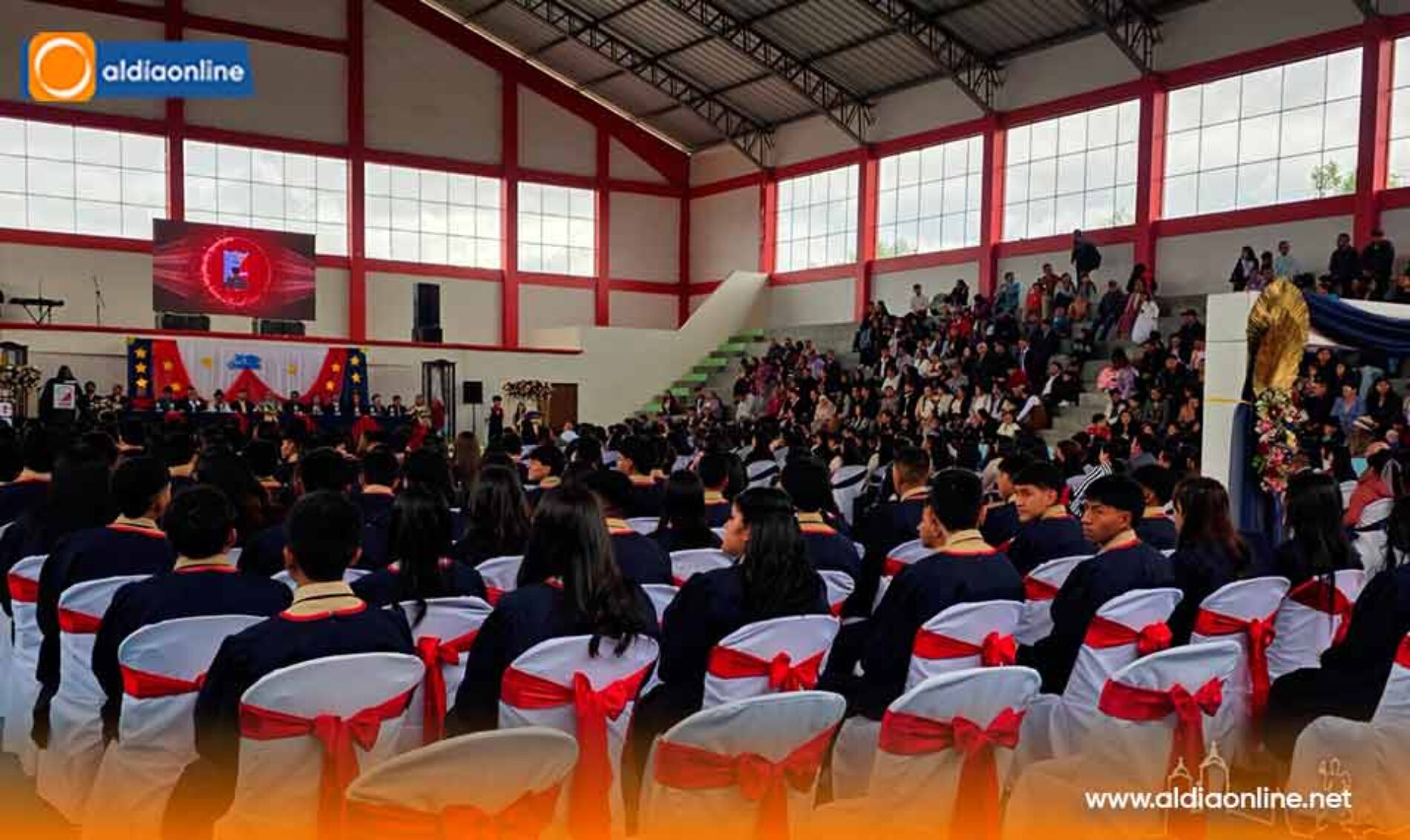 ALCALDE JUAN PAÚL PACHECO ACOMPAÑA LA GRADUACIÓN DE BACHILLERES DE LA UNIDAD EDUCATIVA SALCEDO