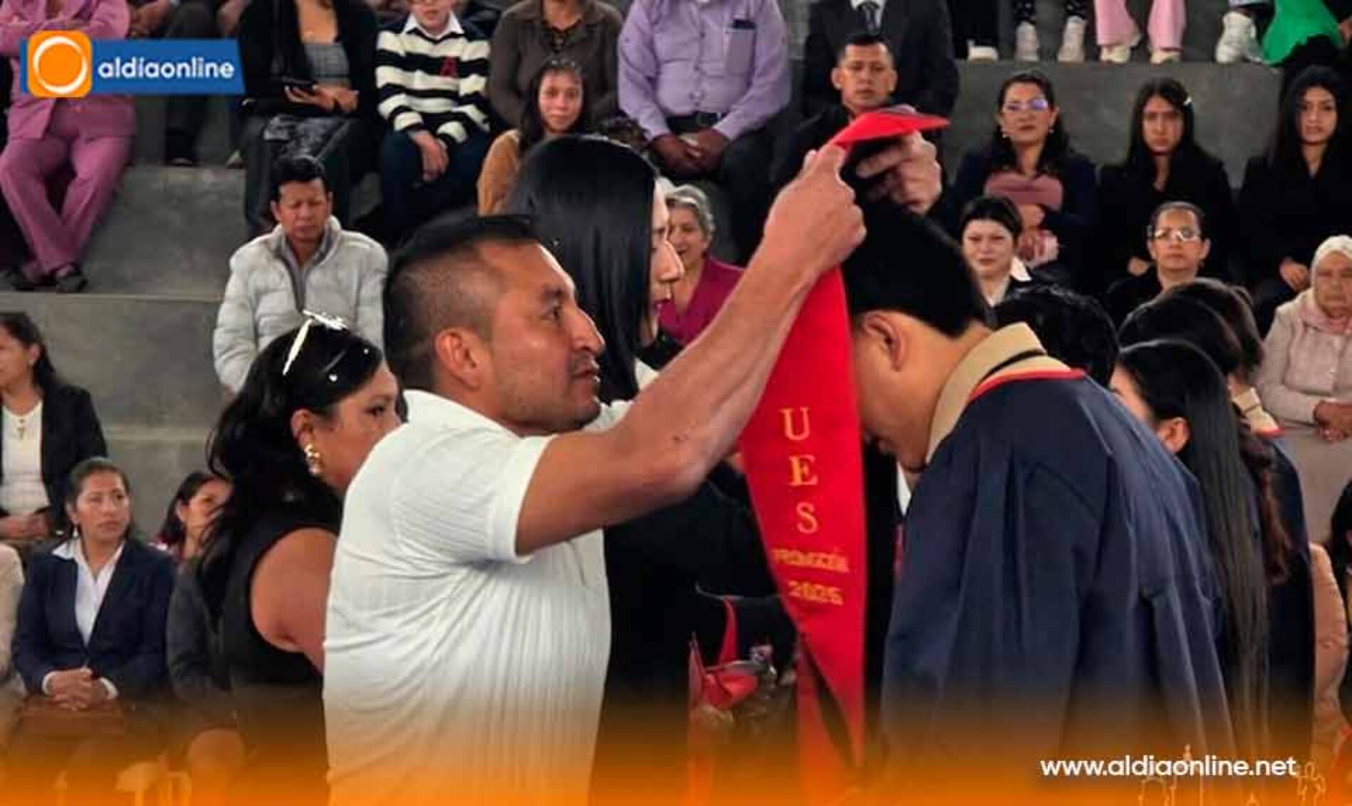 ALCALDE JUAN PAÚL PACHECO ACOMPAÑA LA GRADUACIÓN DE BACHILLERES DE LA UNIDAD EDUCATIVA SALCEDO