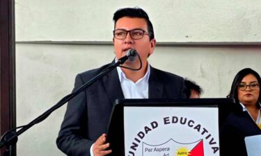 ALCALDE JUAN PAÚL PACHECO ACOMPAÑA LA GRADUACIÓN DE BACHILLERES DE LA UNIDAD EDUCATIVA SALCEDO