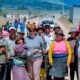 PREFECTURA DE COTOPAXI IMPULSA ADOQUINADO EN CHIRINCHE BAJO CON LA ENTREGA DE 600 QUINTALES DE CEMENTO
