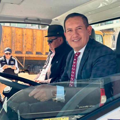 GADMIC SAQUISILÍ  INCORPORÓ UN NUEVO CAMIÓN PARA EL DEPARTAMENTO DE AGUA POTABLE Y ALCANTARILLADO