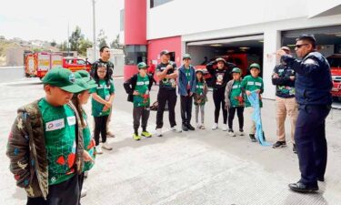 BOMBEROS DE LATACUNGA FORTALECEN LA CULTURA DE PREVENCIÓN CON VISITA DE NIÑOS DE YOUNG ENGINEERS