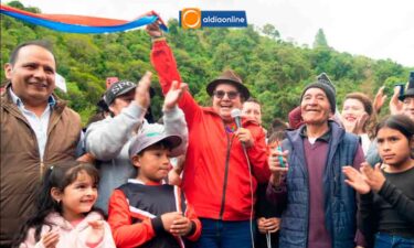 LA MINGA UNE A LAS PARCELAS EN SIGCHOS CON EL DESARROLLO, PREFECTURA INAUGURA EL PUENTE 17