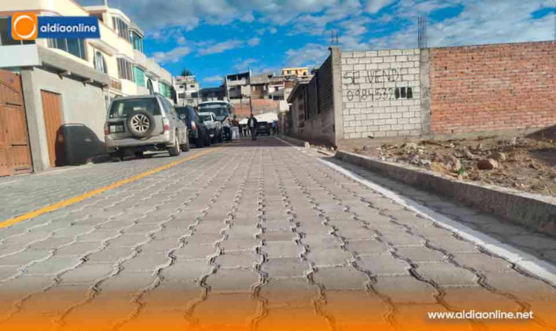 SE INAUGURA OTRO ADOQUINADO EN EL BARRIO SAN SEBASTIÁN, PARROQUIA JUAN MONTALVO, EN EL PASAJE S/N (Video)