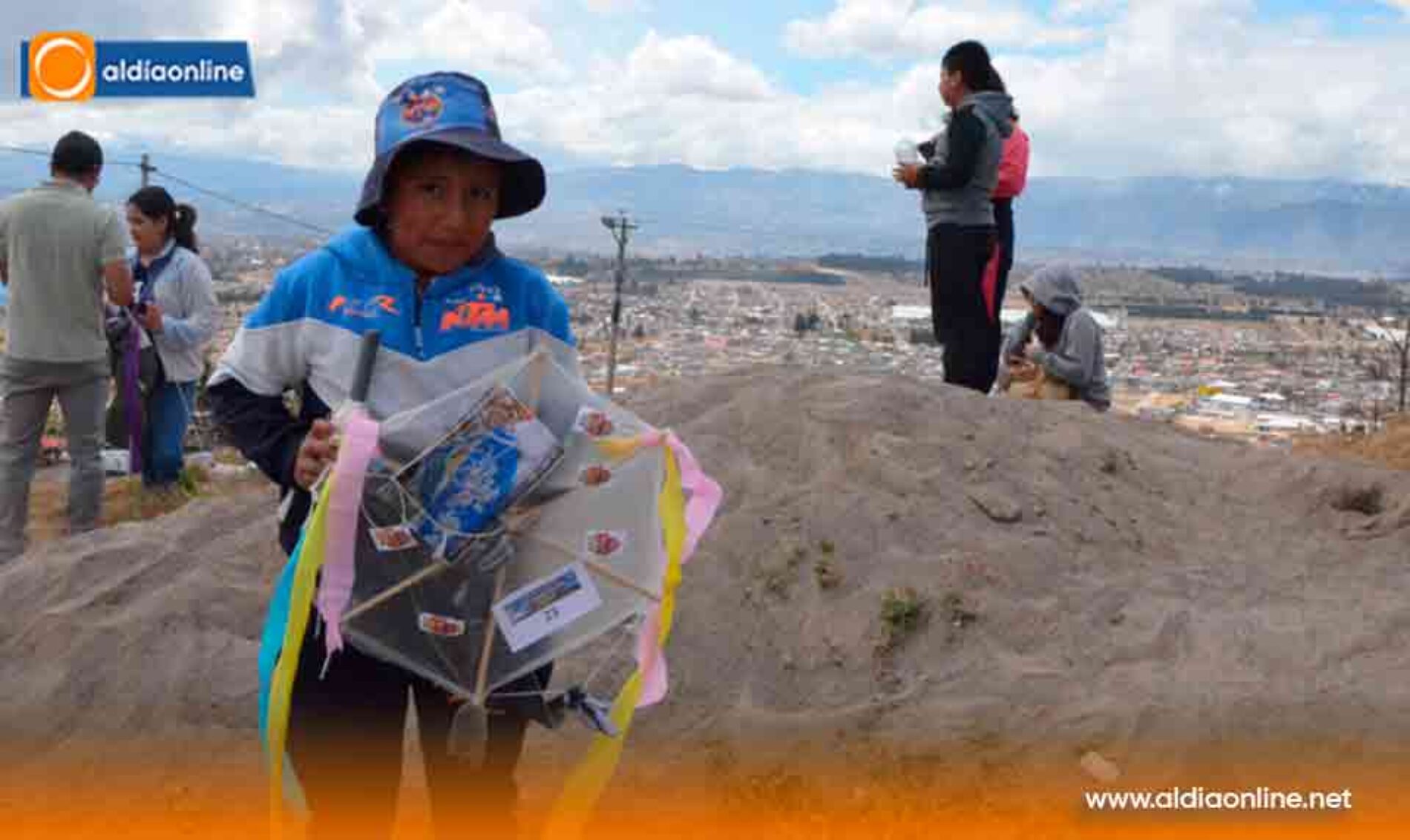 EL CIELO DE PUJILÍ SE LLENÓ DE COLOR,  CON EL CONCURSO “COMETAZO VELOZ”  EN EL SINCHAGUASÍN (Video)