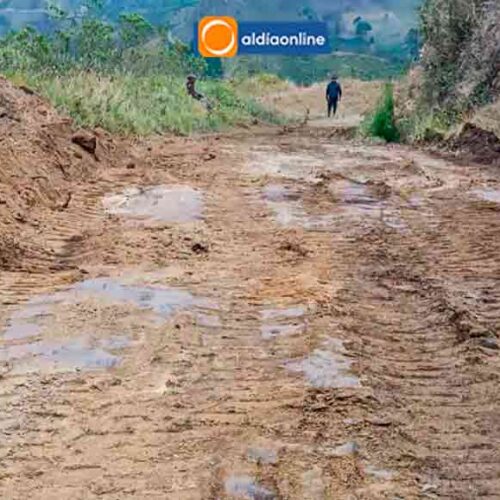 VÍA LICAMANCHA – LANSILLI – PULPANA –  CERRO AZUL ES INTERVENIDA POR LA MUNICIPALIDAD DEL CANTÓN.