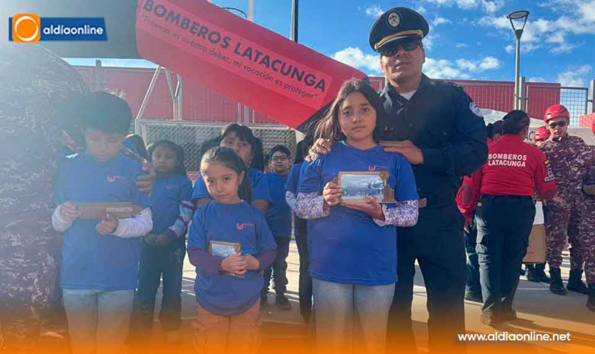 120 NIÑOS CULMINAN EL CURSO “HACHITAS ROJAS” Y SE FORMAN COMO PEQUEÑOS RESCATISTAS EN LATACUNGA