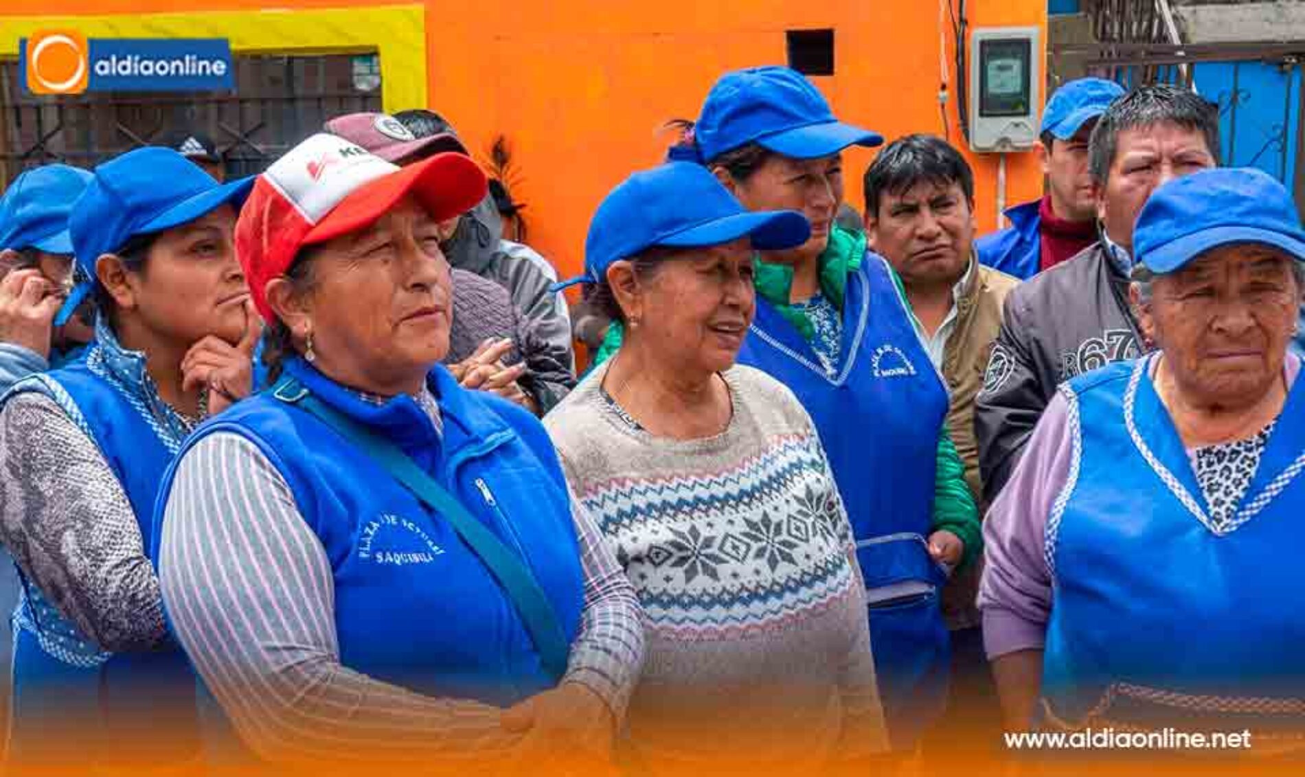 ALCALDE DE SAQUISILÍ FORTALECE EL DIÁLOGO CON COMERCIANTES DE LA PLAZA 18 DE OCTUBRE