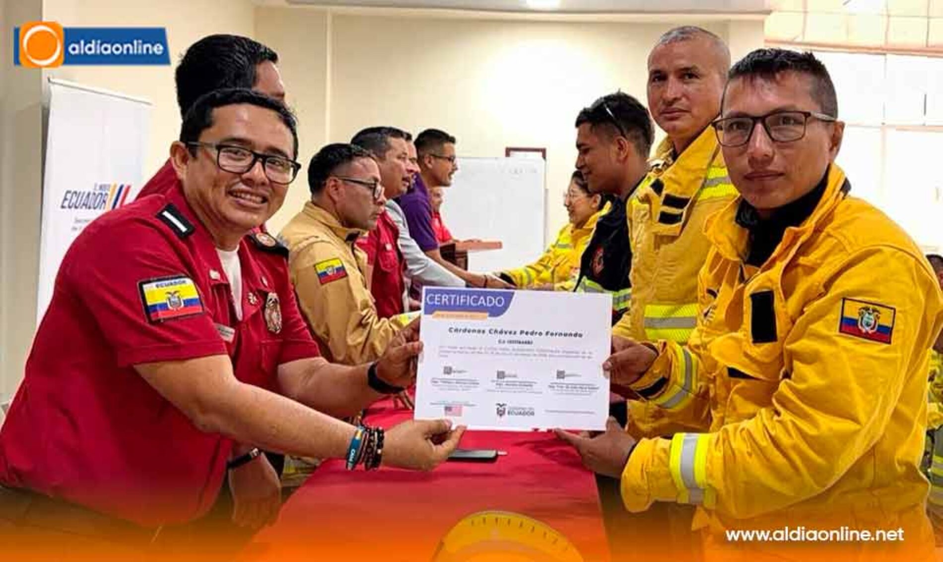 CUERPO DE BOMBEROS DE LATACUNGA SE FORTALECE  EN LA FORMACIÓN DE BOMBEROS FORESTALES Y CONSOLIDA COOPERACIÓN CON MANTA