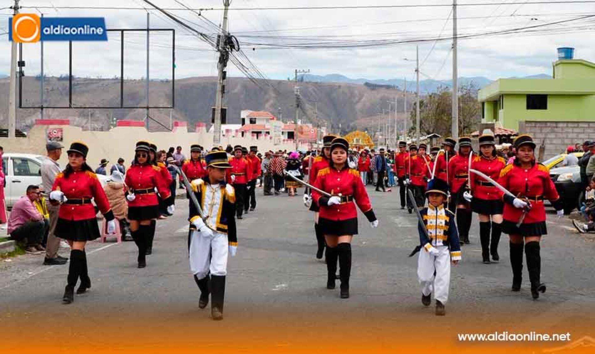 BELISARIO QUEVEDO CELEBRA 90 AÑOS DE PARROQUIALIZACIÓN CON UN DESFILE LLENO DE TRADICIÓN Y FE
