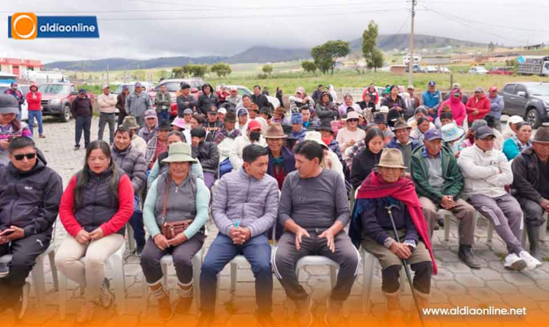 ALCALDÍA DE SALCEDO ENTREGA ESTUDIOS DE ADOQUINADO AL BARRIO SANTO DOMINGO