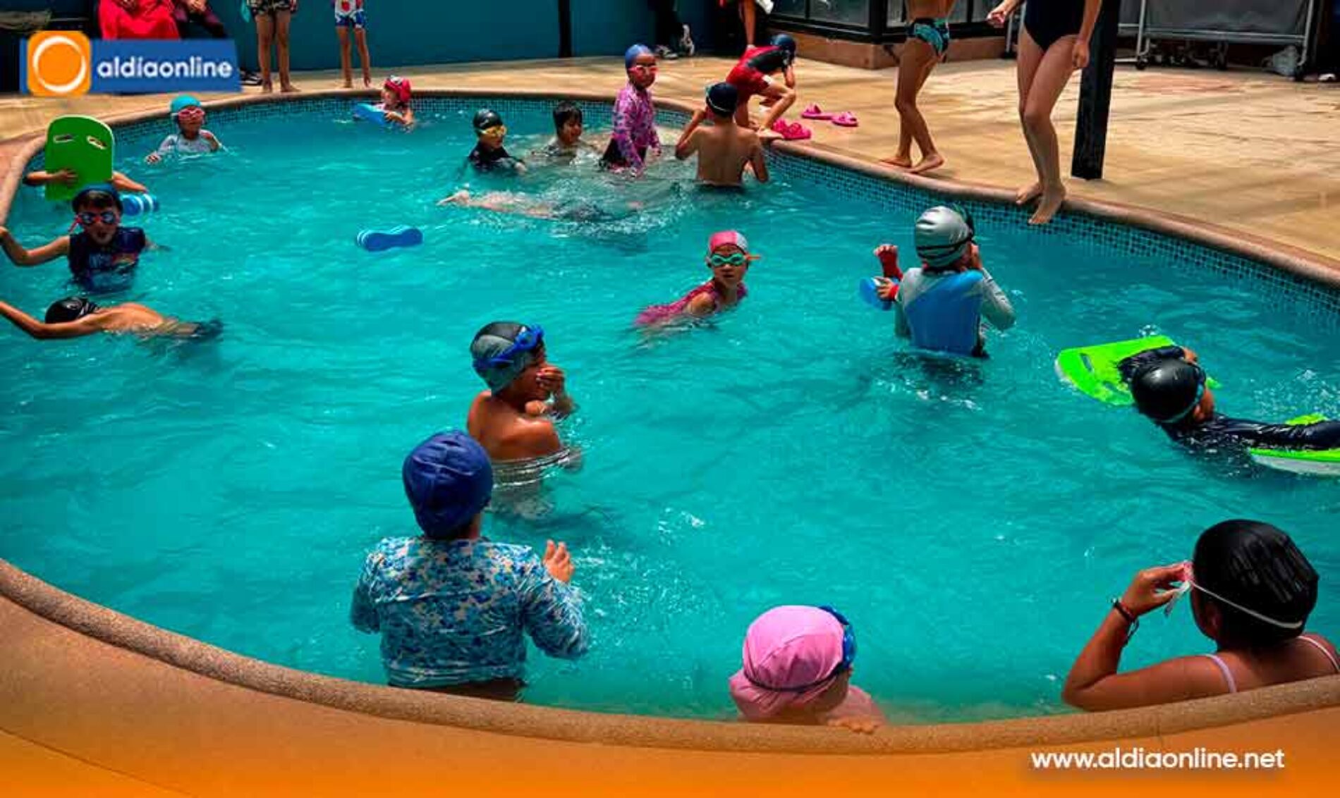 80 NIÑOS CULMINAN CON ÉXITO CURSO DE NATACIÓN EN PUJILÍ Y EL MUNICIPIO PROYECTA UNA ESCUELA PERMANENTE