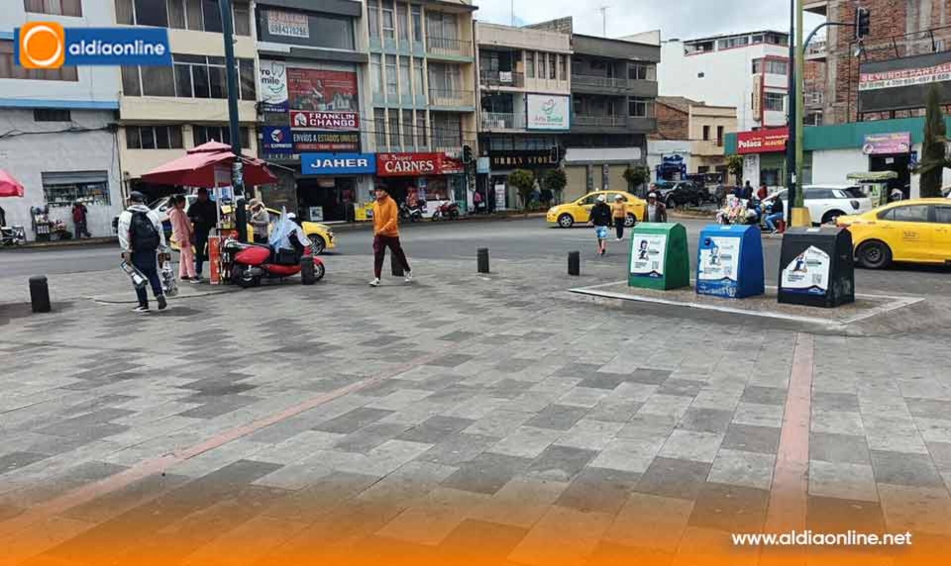AGENTES DE CONTROL MUNICIPAL DE LATACUNGA INTENSIFICA OPERATIVOS PARA RECUPERAR EL ESPACIO PÚBLICO Y RETIRAR EL COMERCIO INFORMAL