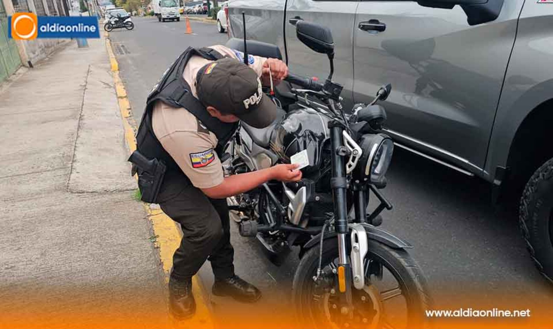 POLICÍA EJECUTA OPERATIVO “CONVOY” PARA PREVENIR DELITOS Y FORTALECER LA SEGURIDAD EN AMBATO SUR