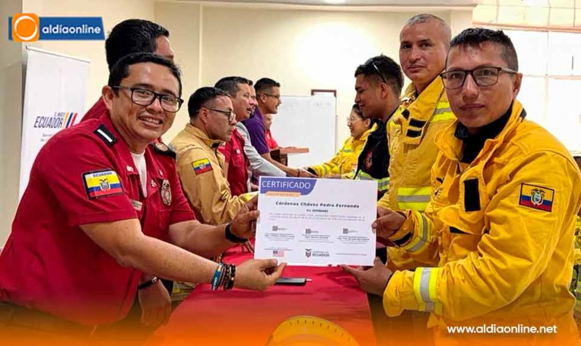 CUERPO DE BOMBEROS DE LATACUNGA SE FORTALECE  EN LA FORMACIÓN DE BOMBEROS FORESTALES Y CONSOLIDA COOPERACIÓN CON MANTA