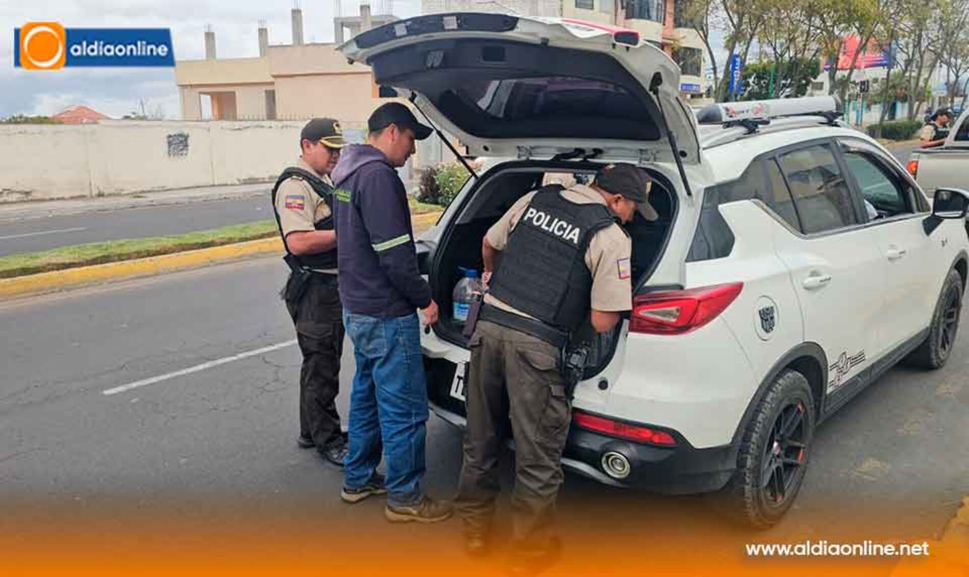 POLICÍA EJECUTA OPERATIVO “CONVOY” PARA PREVENIR DELITOS Y FORTALECER LA SEGURIDAD EN AMBATO SUR