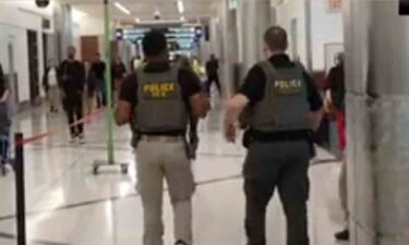 ECUATORIANA FUE DETENIDA POR ICE EN AEROPUERTO ESTABA CONVENIDA DE TENER SUS PAPELES EN ORDEN