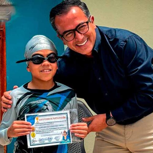 80 NIÑOS CULMINAN CON ÉXITO CURSO DE NATACIÓN EN PUJILÍ Y EL MUNICIPIO PROYECTA UNA ESCUELA PERMANENTE