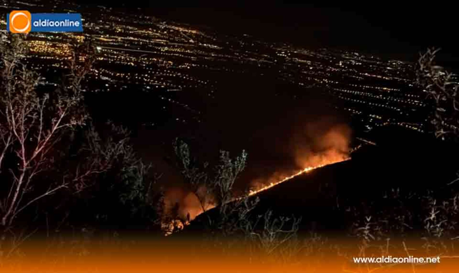 INCENDIO EN EL CERRO PUTZALAHUA SERÍA PROVOCADO Y OBLIGA A INTENSIFICAR OPERATIVOS DURANTE LA NOCHE