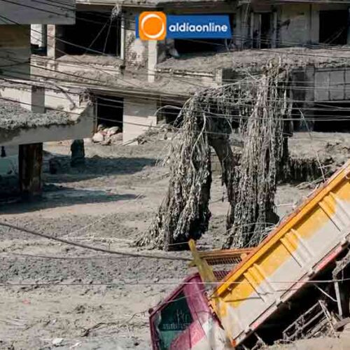 ¡TRAGEDIA EN NEPAL! INUNDACIÓN DEJA MUERTOS Y CASI 400 DESAPARECIDOS EN LA FRONTERA CON CHINA (Video)