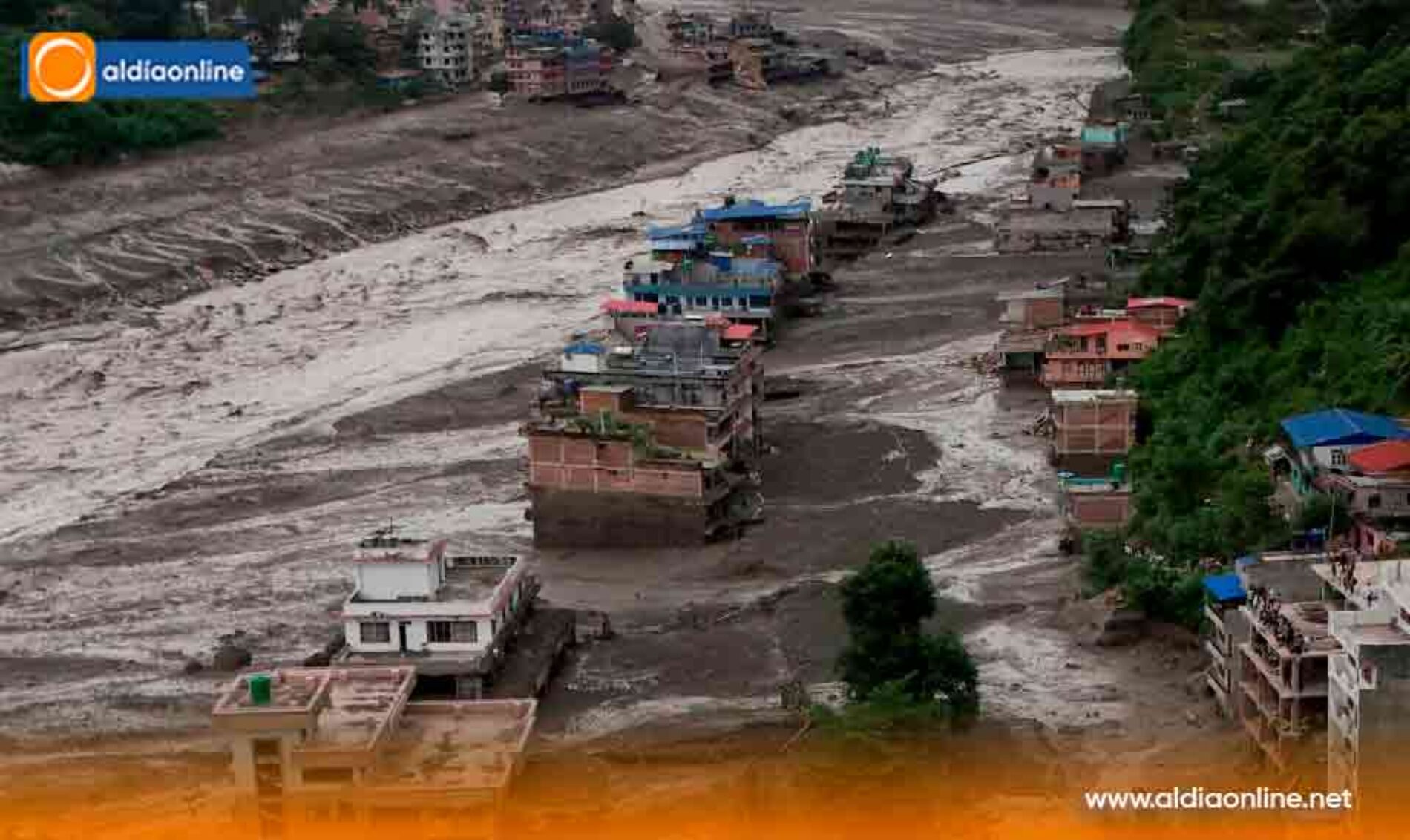 ¡TRAGEDIA EN NEPAL! INUNDACIÓN DEJA MUERTOS Y CASI 400 DESAPARECIDOS EN LA FRONTERA CON CHINA (Video)